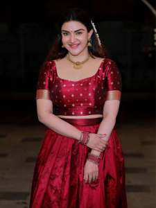 honey-rose-pattu-pavadai-and-blouse-designs-images-008