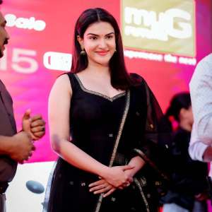 honey-rose-photos-latest-in-stylish-dress-004