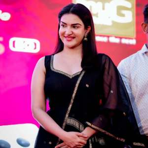 honey-rose-photos-latest-in-stylish-dress-005