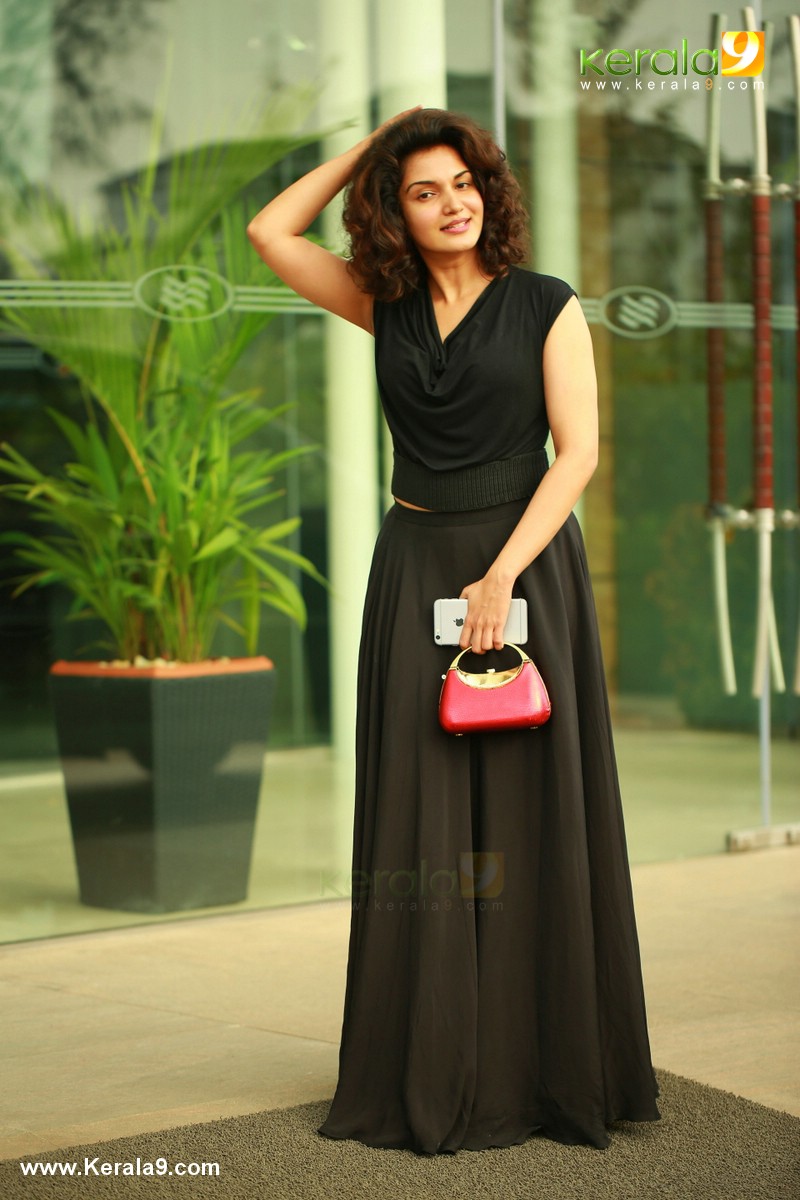 malayalam-actress-honey-rose-latest-photos-0837-01545.JPG