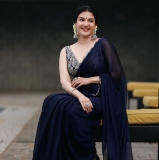 honey-rose-in-black-saree-images-010