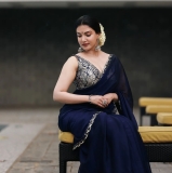 honey-rose-in-black-saree-images-013