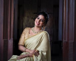 actress-iniya-in-saree-photos-001