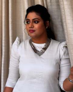 actress-iniya-looking-traditional-style-images-001