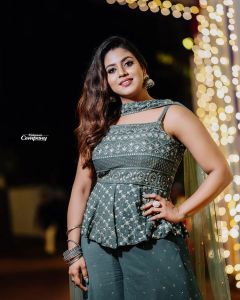 actress-iniya-new-photos-hd-trending-002