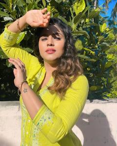 actress-iniya-new-photos-latest-22325-011
