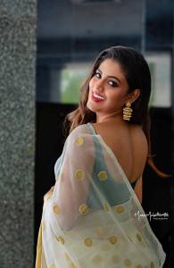 actress-iniya-new-photos-latest-22325-014