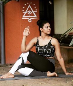 actress iniya yoga photos