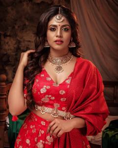 iniya-in-red-lehenga-latest-photoshoot-pictures-001