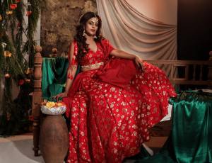 iniya-in-red-lehenga-latest-photoshoot-pictures-002
