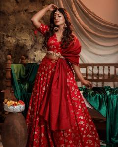 iniya-in-red-lehenga-latest-photoshoot-pictures-003