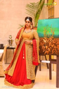 iniya-latest-images-11084