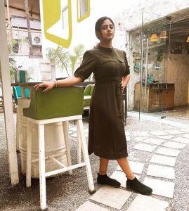 iniya latest images6098-003