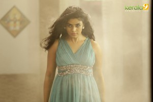 iniya-latest-movie-stills-0939-00840