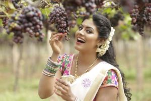 iniya-latest-photos-00144