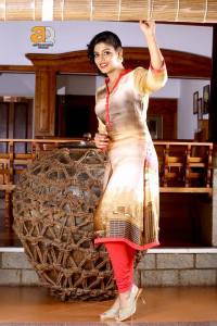 iniya-latest-photos-00254