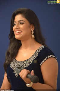 iniya-latest-photos-00977
