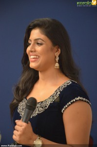 iniya-latest-photos-01089