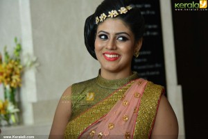 iniya-latest-photos-100-00853