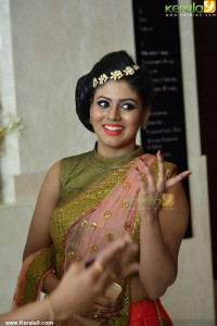 iniya-latest-photos-100-00930