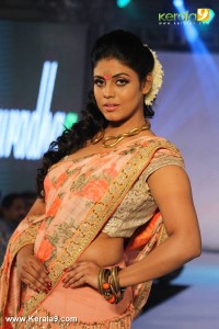 iniya-latest-photos-gallery-0203-00148