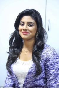 iniya-latest-photos87