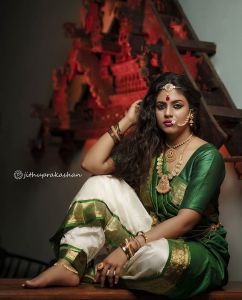 iniya latest photoshoot-005
