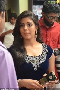 iniya-latest-pics-00344