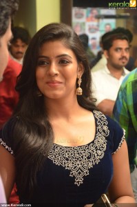iniya-latest-pics-00426