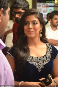 iniya-latest-pics-00542