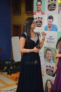 iniya-latest-pics-02074