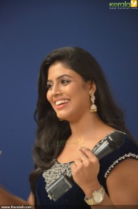 iniya-latest-pics-03899