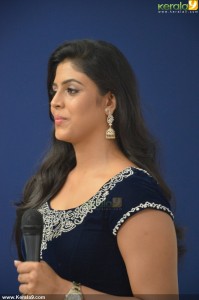 iniya-latest-pics-03999