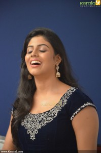 iniya-latest-pics-04199