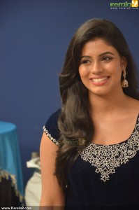 iniya-latest-pics-04414