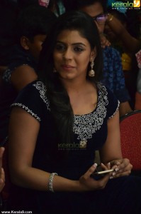 iniya-latest-pics-04999
