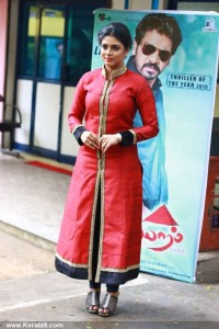 iniya-latest-pics-25884