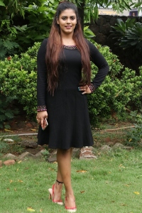 iniya-latest-pictures-3429