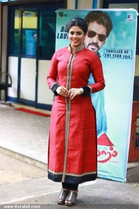 iniya-latest-pictures-357-00154