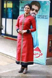 iniya-latest-pictures-357-00241