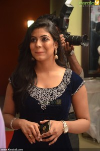 iniya-latest-stills-00488