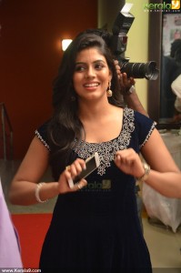 iniya-latest-stills-00659