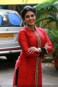 iniya-latest-stills-147-00437
