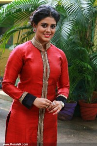 iniya-latest-stills-147-00863