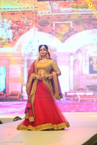 iniya-latest-stills-888-00151