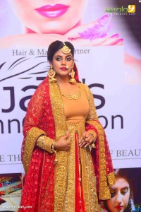 iniya-latest-stills-888-00769