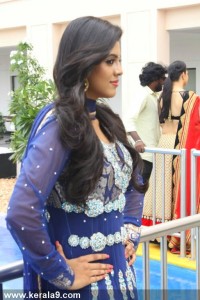 iniya-new-pics-00169