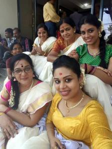 south-actress-iniya-photos-092-00546