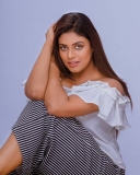 actress-iniya-latest-pictures-in-modern-dress
