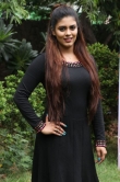 iniya-latest-stills-098-00396